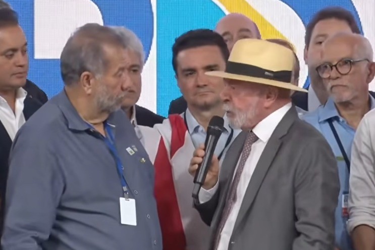 Ao lado de Lupi, Lula ignora fraudes no INSS e exalta apoio do PDT à reeleição