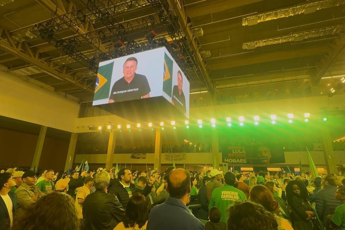 Moraes manda Bolsonaro explicar vídeo de IA — e clã pode ter problemas independentemente da resposta