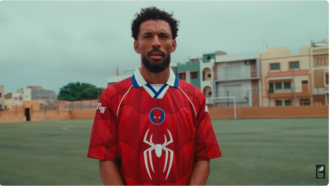 Estrela da Copa, Vózinha vira herói em propaganda do novo ‘Homem-Aranha’