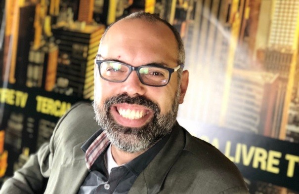 Foragido da justiça, influenciador bolsonarista anuncia criação de canal de TV nos EUA
