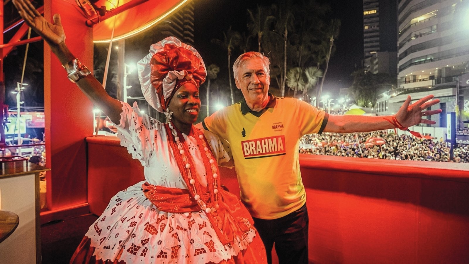 SAMBA NO P&Eacute; - No Carnaval carioca deste ano, feliz da vida: apre&ccedil;o especial por viver a cultura dos pa&iacute;ses em que trabalha