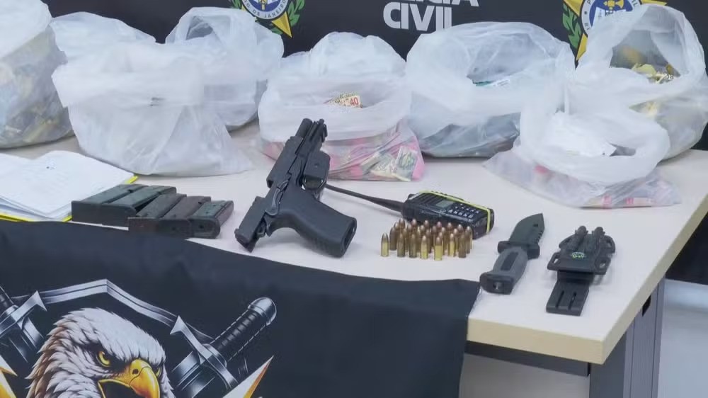 Dois homens do Comando Vermelho são presos em ação da polícia no Rio