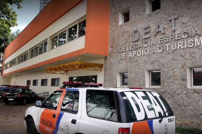 Homem cobra mais de 8 000 reais de turista por duas caipirinhas em Copacabana