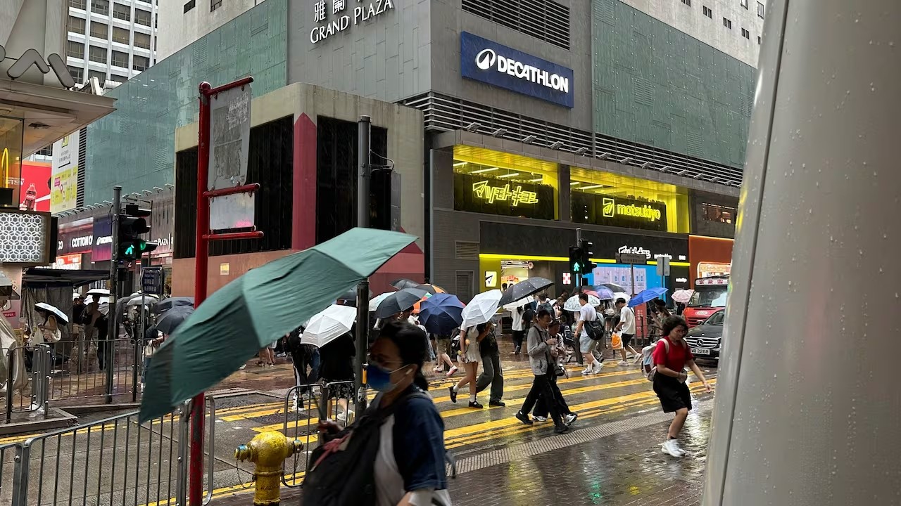 China: passagem de tufão causa cancelamento de voos e mais de 340.000 evacuações