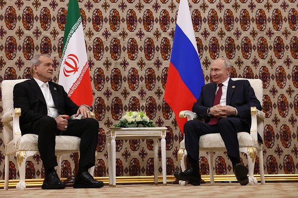 EUA investigam se Rússia ajudou Irã a atacar alvos da CIA no Oriente Médio