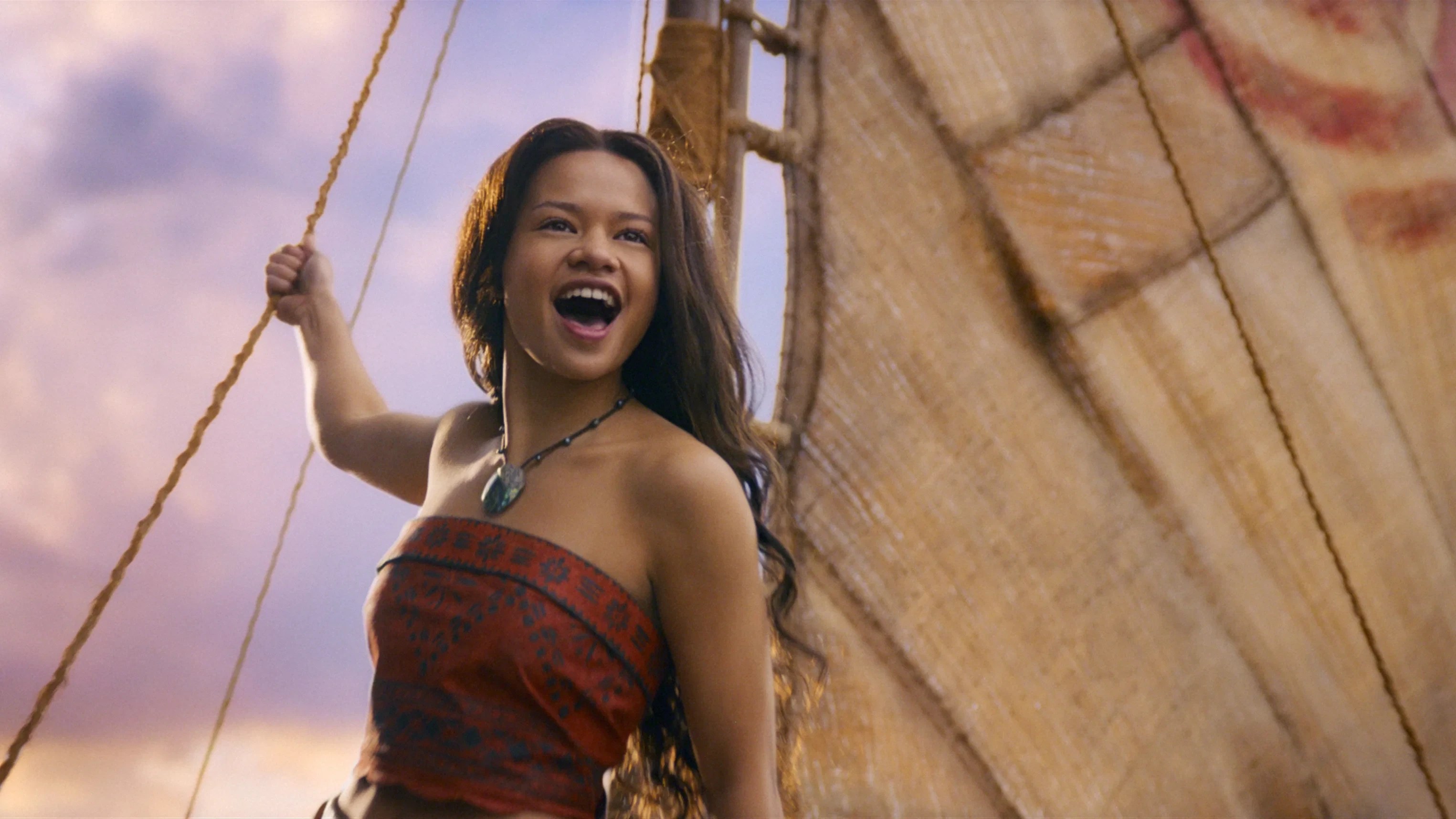Atriz de ‘Moana’ reconhece vantagem de ter pai em Hollywood