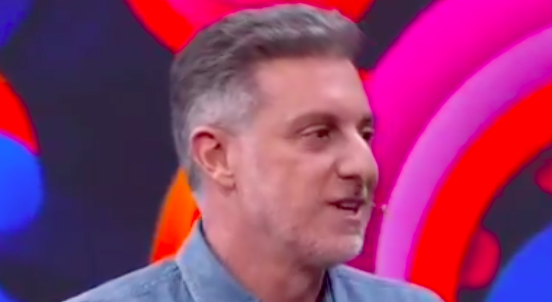 A gafe cometida por Luciano Huck ao vivo com Deborah Evelyn