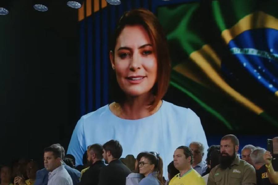 ‘Flávio, que Deus abençoe sua candidatura’, diz Michelle Bolsonaro em vídeo na convenção do PL