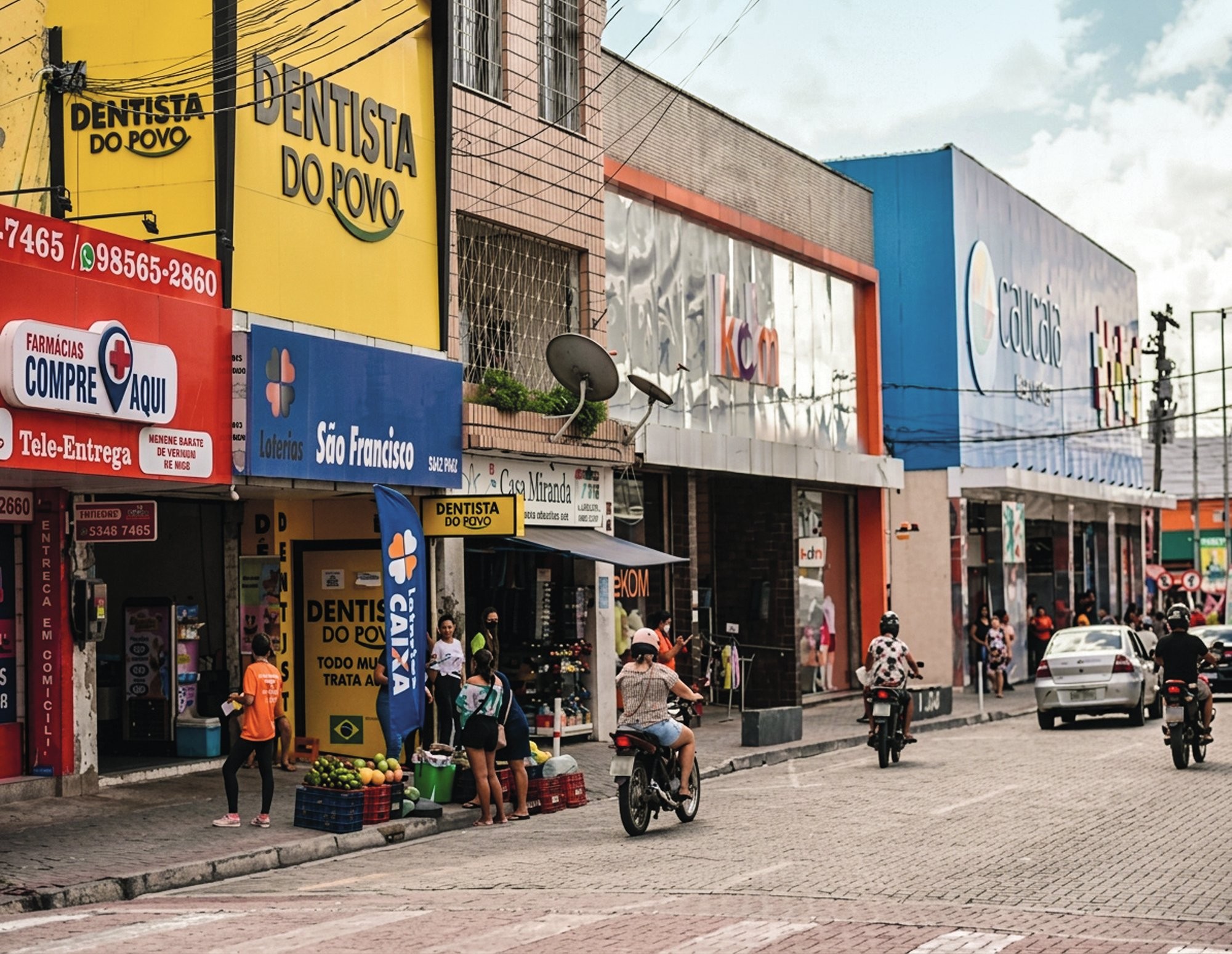 T&Aacute; DOMINADO -&ensp;Com&eacute;rcio em Caucaia: quadrilha cobra taxas de empres&aacute;rios e moradores
