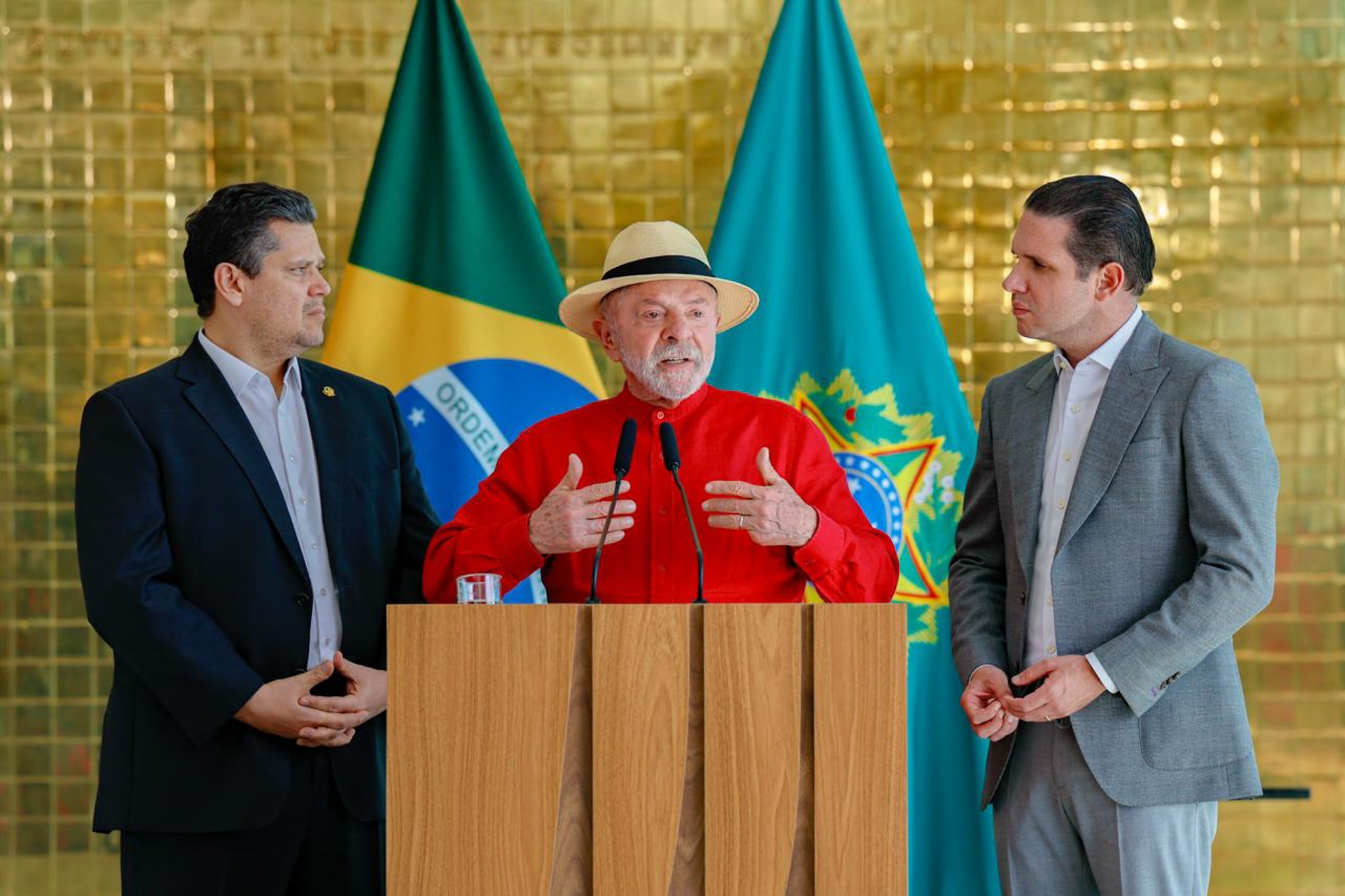 O que Lula, Hugo Motta e Alcolumbre ganham com a nova aliança