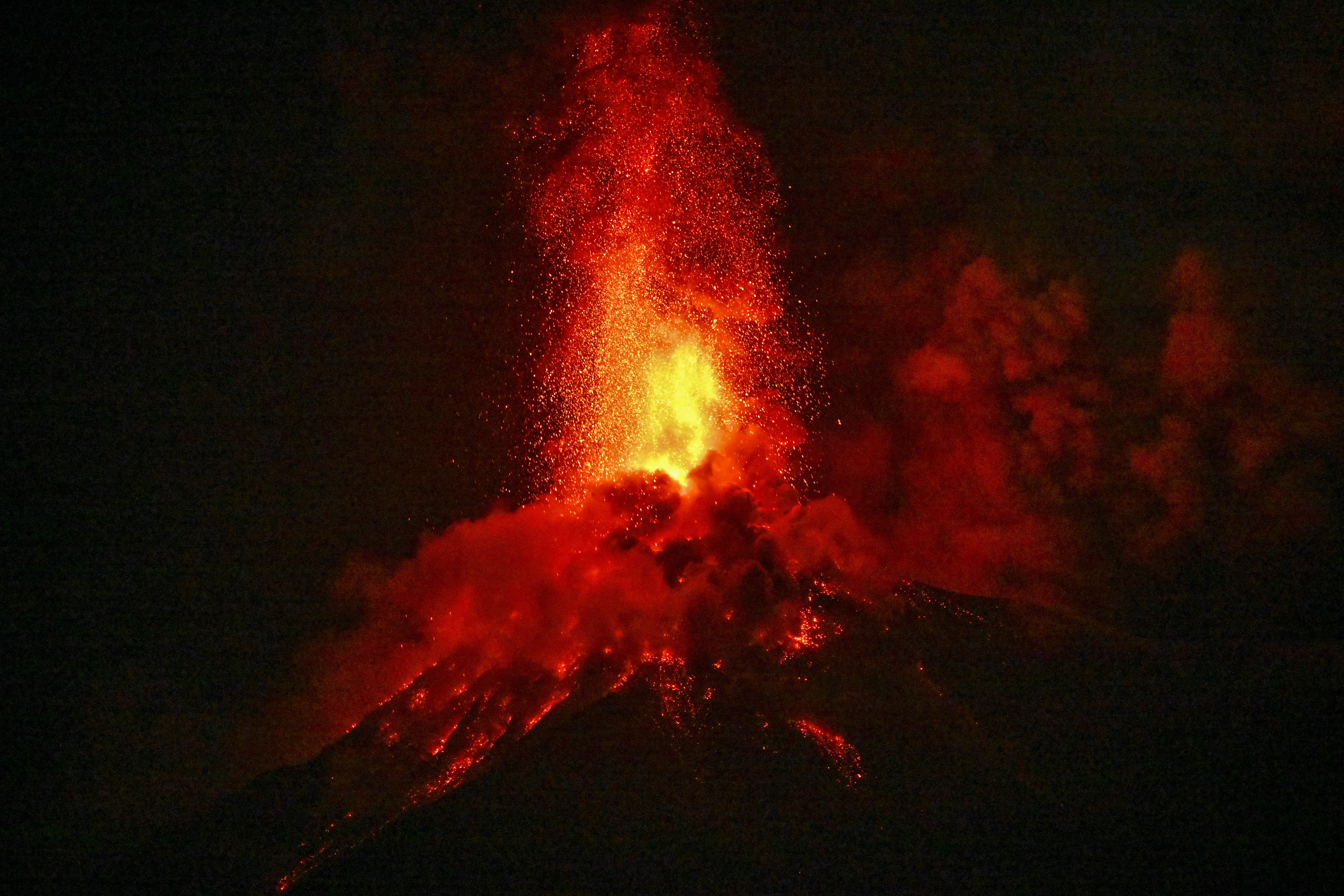 Vídeo: ‘Vulcão de Fogo’ entra em erupção e Guatemala declara alerta de ‘perigo’