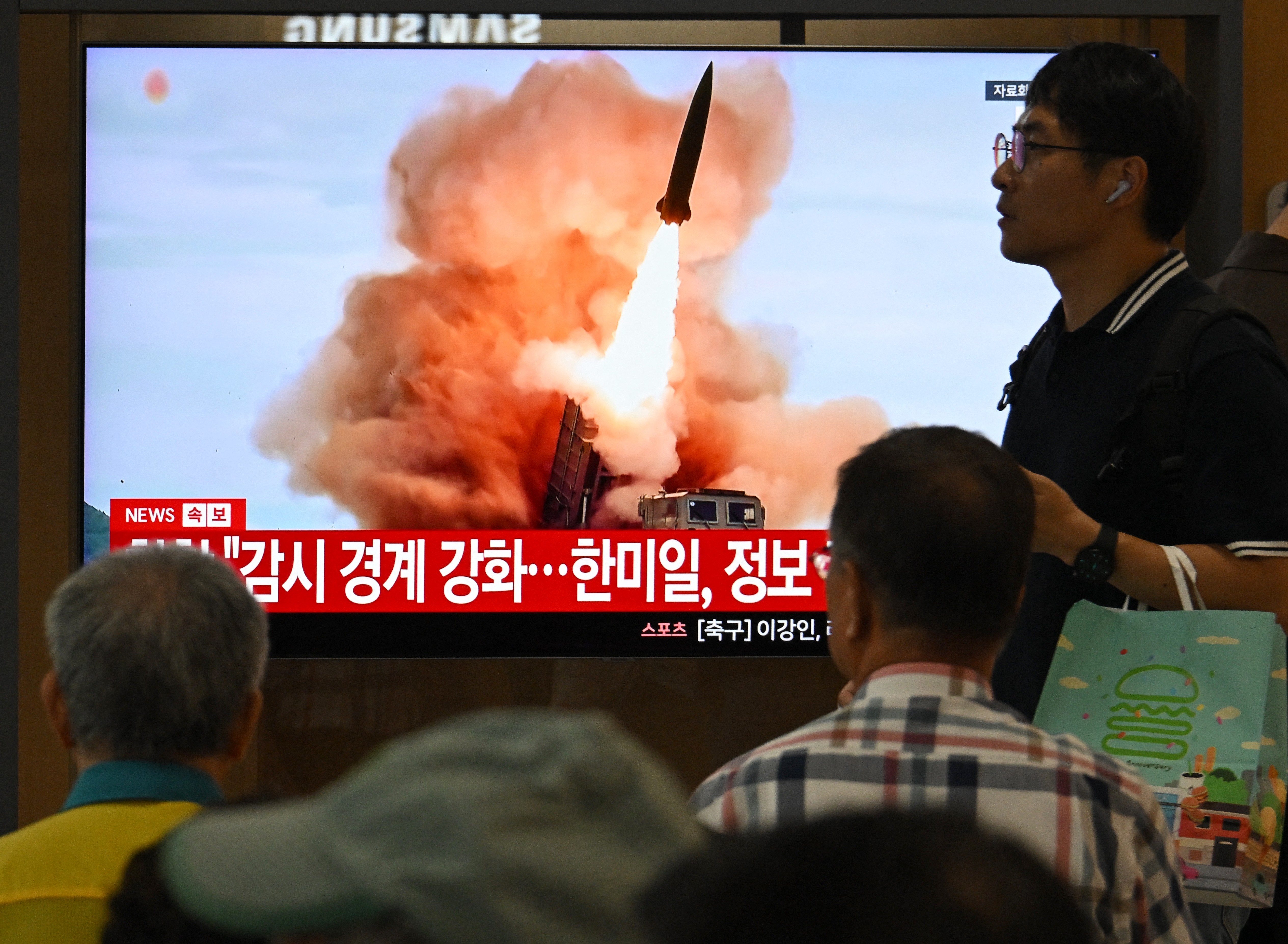 Coreia do Norte testa ‘quase 10’ mísseis balísticos de uma vez após acenos de Trump