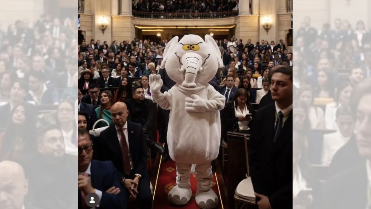 Fantasiado de elefante, influencer anticorrupção toma posse como senador na Colômbia