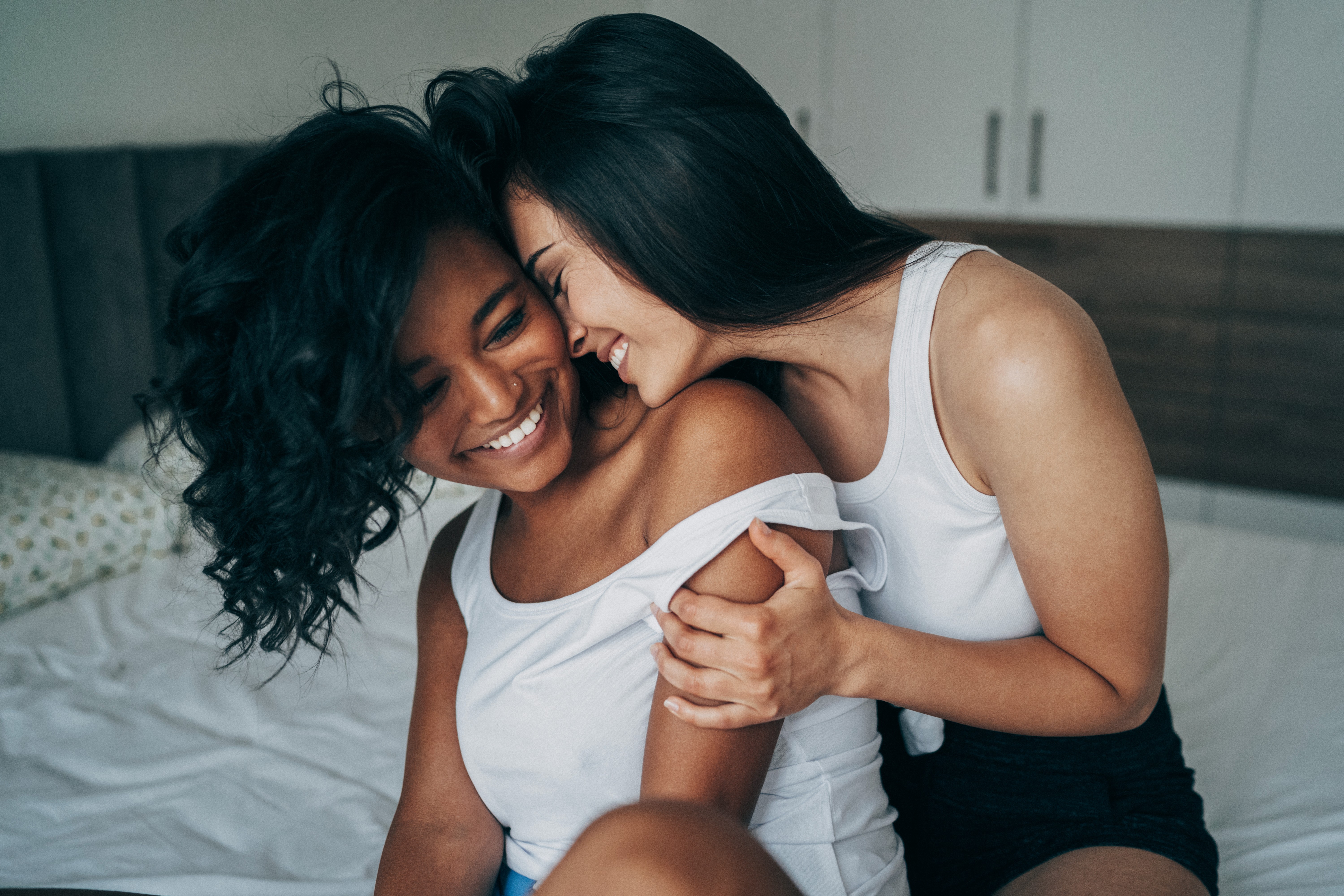 O que quase ninguém fala sobre sexo entre mulheres, segundo pesquisa da USP