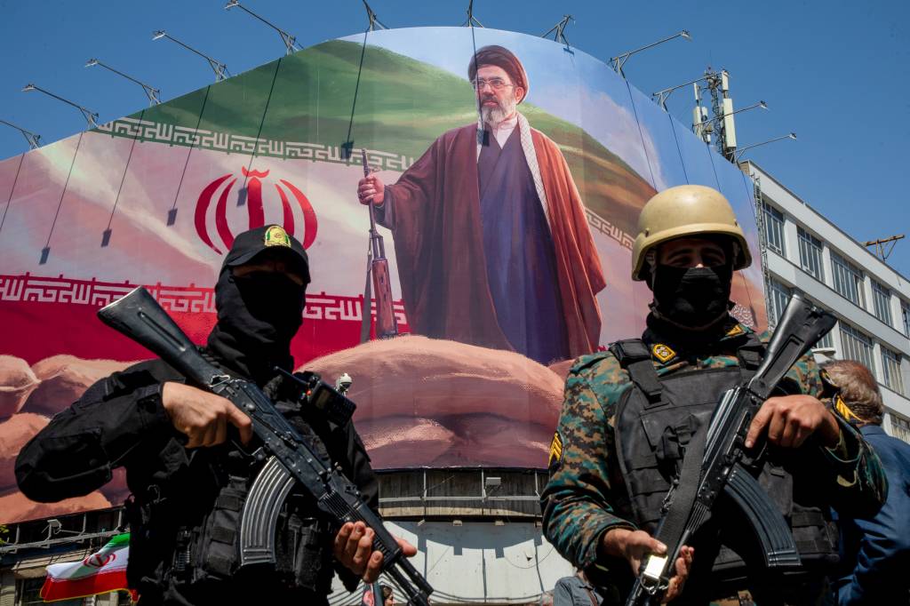 Cartaz de Mojtaba Khamenei em Teerã, no Irã
