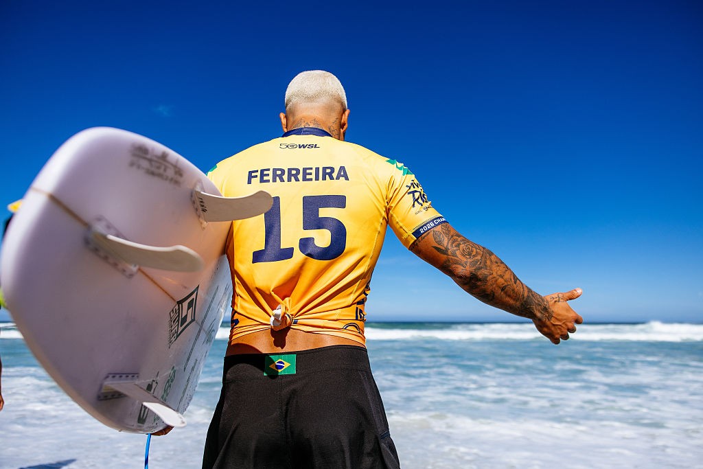 Italo Ferreira domina no Taiti e retoma liderança isolada do ranking da WSL
