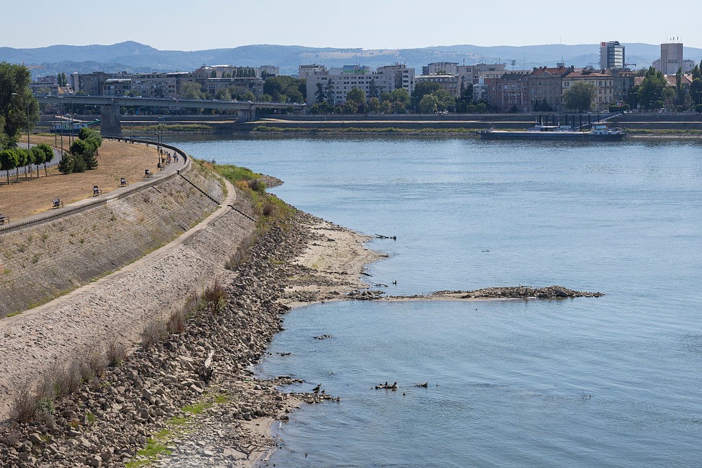 Onda de calor recorde na Europa seca o rio Danúbio e causa crise energética na região