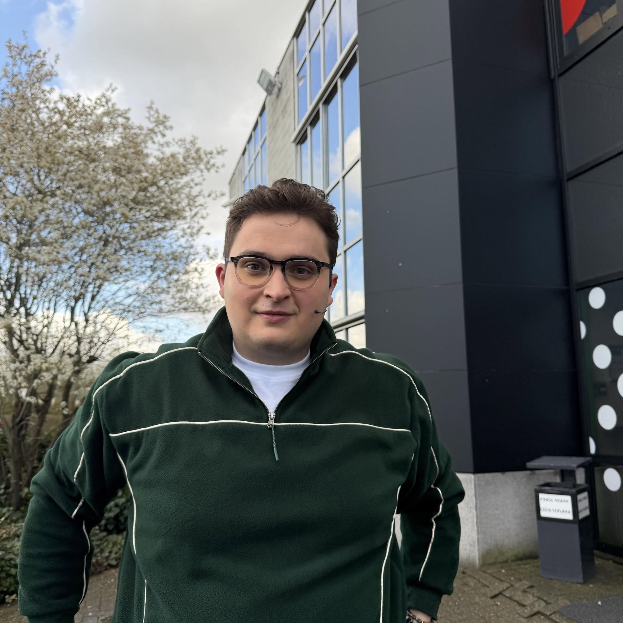 Vendedor de carros vira príncipe da Bélgica aos 26 anos