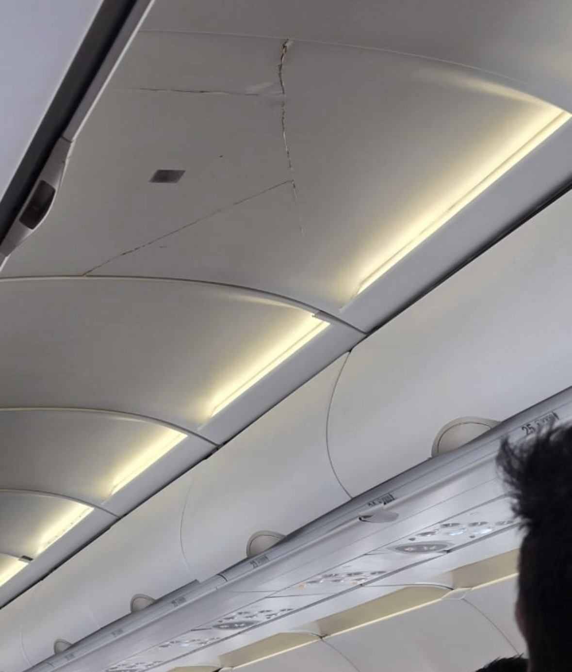Forte turbulência em voo da Air India provoca queda de 90 metros e deixa 12 feridos