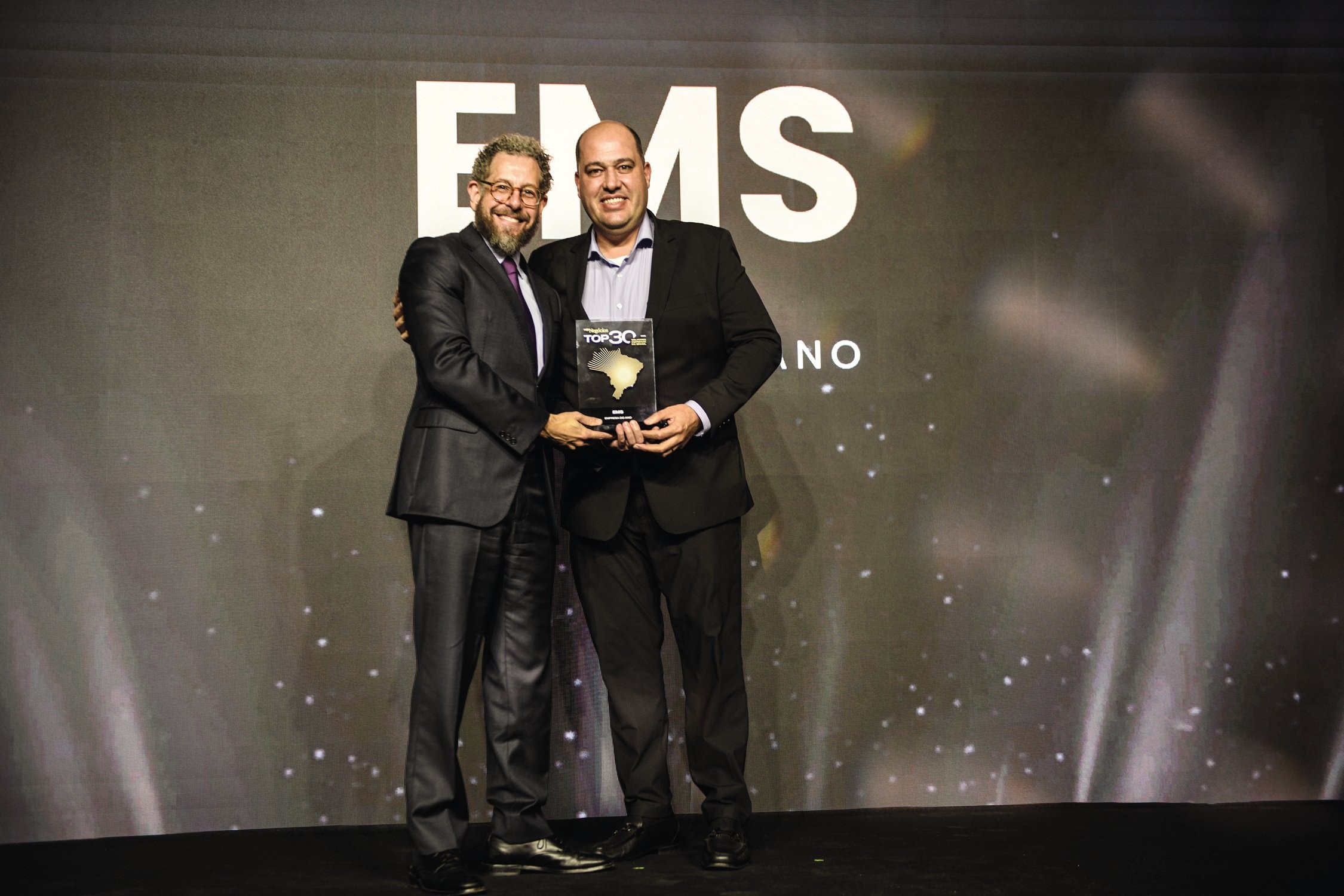 PR&Ecirc;MIO -&ensp;F&aacute;bio Carvalho e Sanchez, da EMS: campe&atilde;o