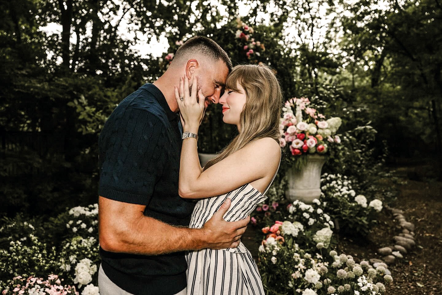 VIDA PRIVADA -&ensp;Travis e Taylor: casamento ocorreu sem smartphones