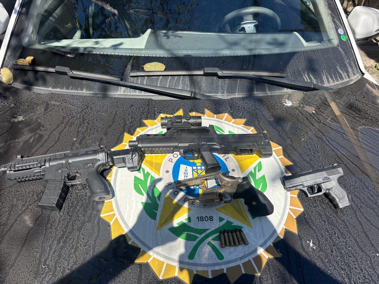 Policia prende criminosos que rendiam embarcações em Angra dos Reis