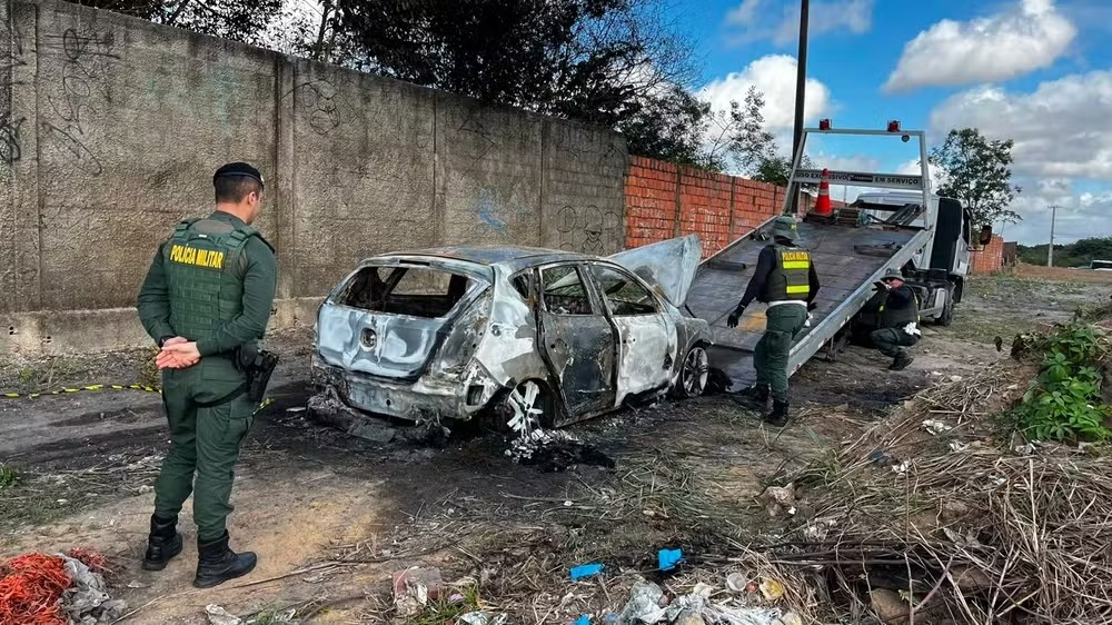 Policial militar é encontrado carbonizado dentro de carro em Fortaleza