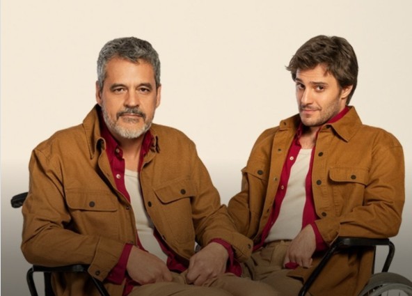 Atores do musical ‘Feliz Ano Velho’ são alvo de protesto de cadeirantes