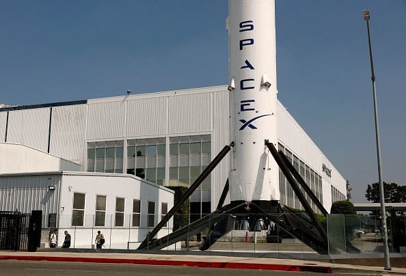 O foguete de Elon Musk que colidiu com a Lua e abriu uma cratera de 18 metros