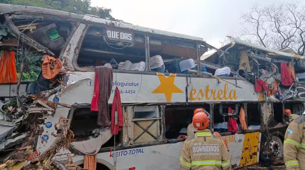 Agência aponta ‘transporte clandestino de passageiros’ em acidente que matou dez pessoas no Rio