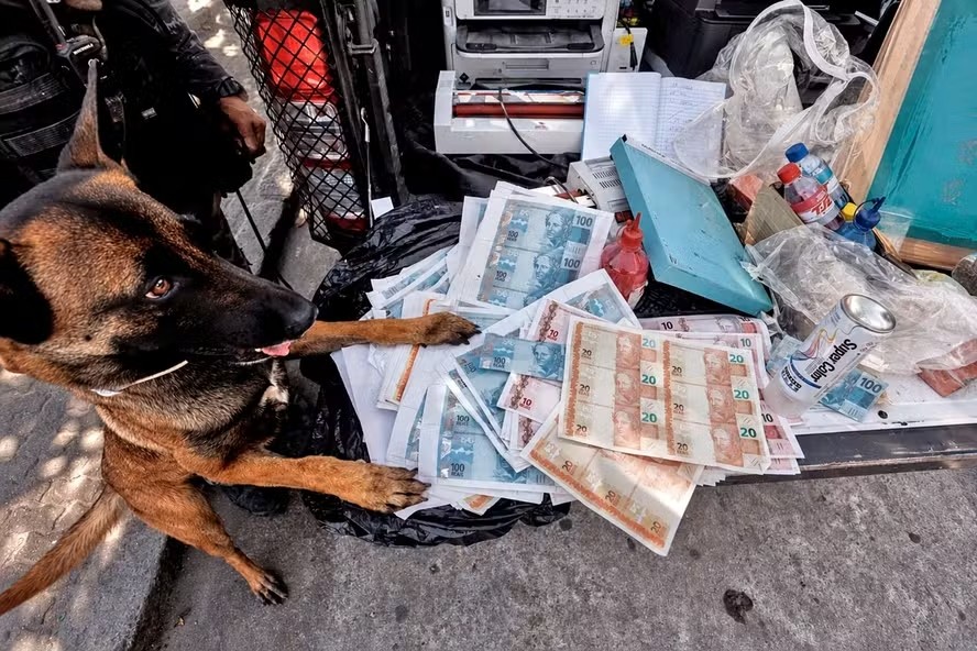 Polícia desmonta fábrica de dinheiro falso em operação contra o CV
