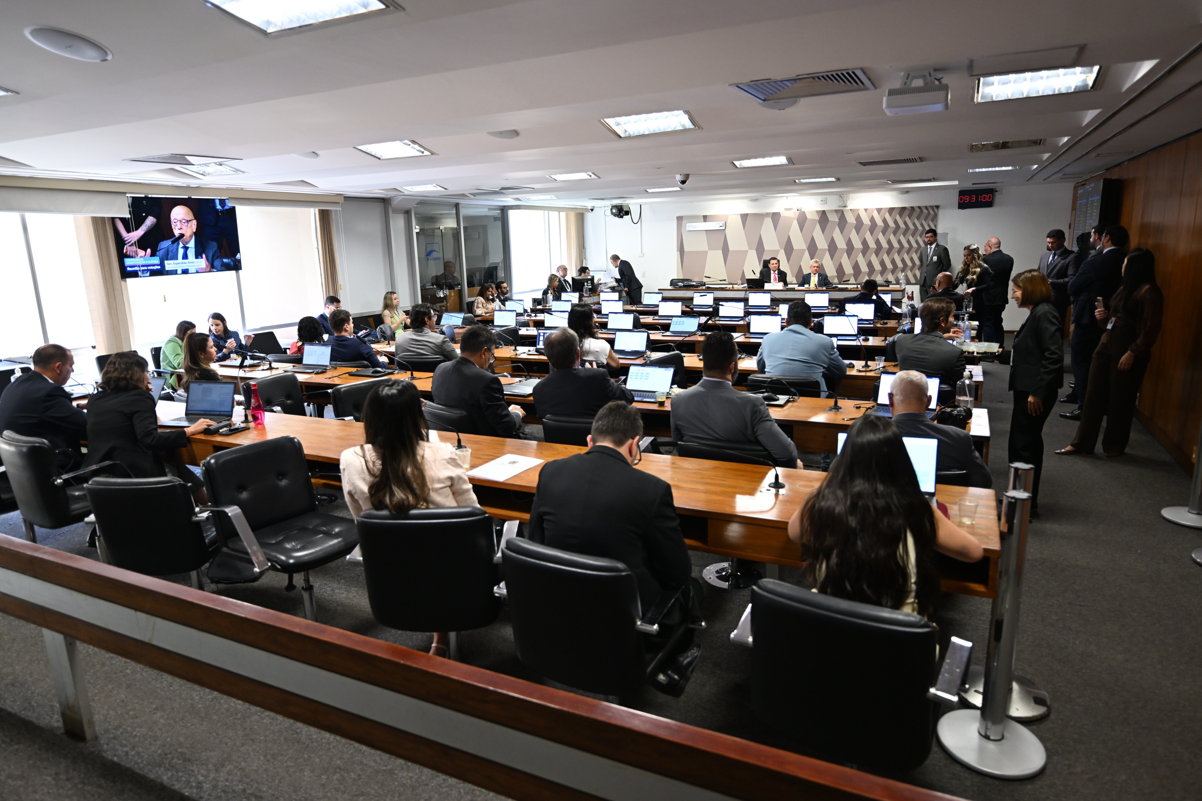 Tramitação do fim da escala 6 x 1 estancou; agora depende de Alcolumbre
