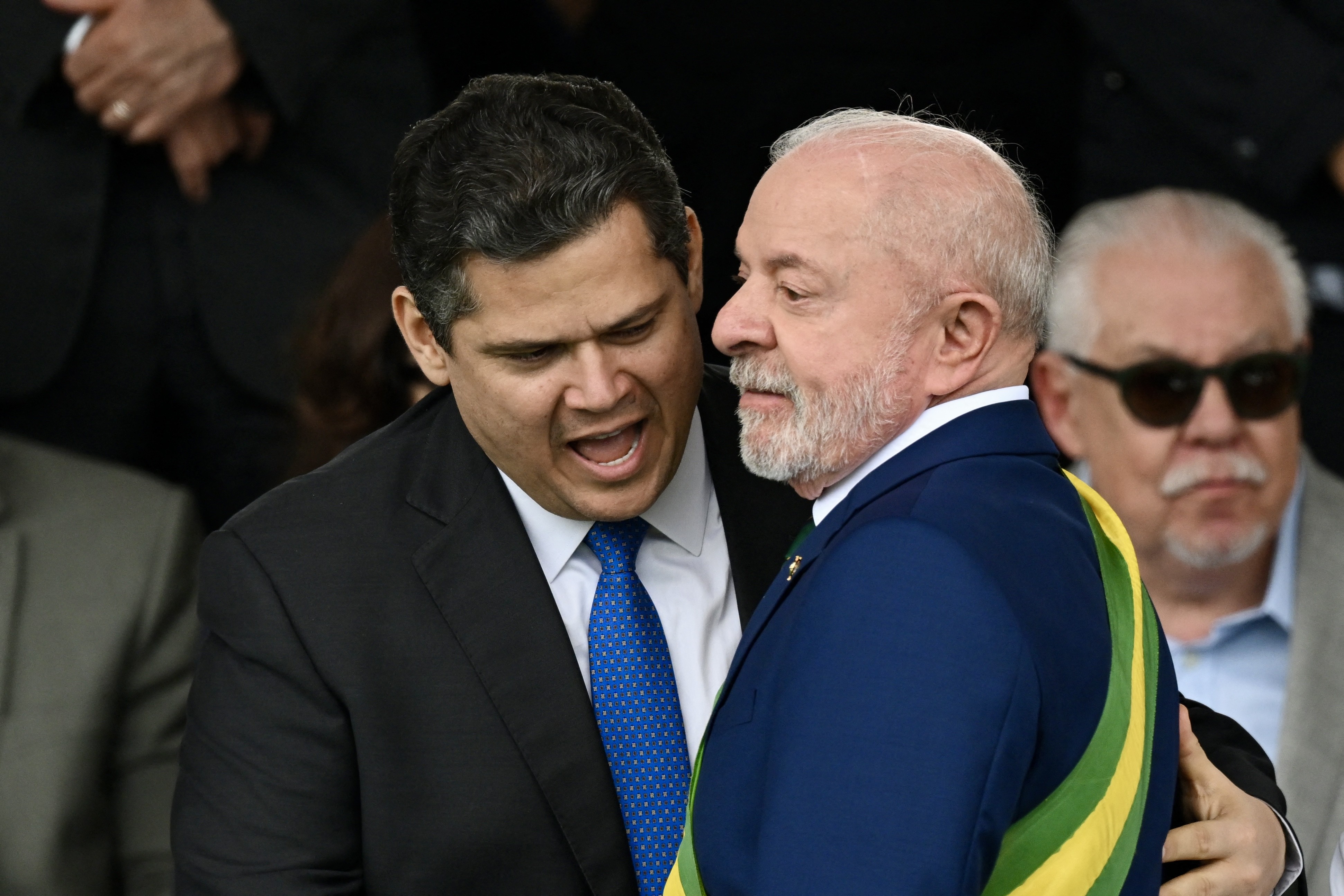 Aliado de Lula e Alcolumbre, petista pode perder vaga no Senado após 16 anos, aponta pesquisa