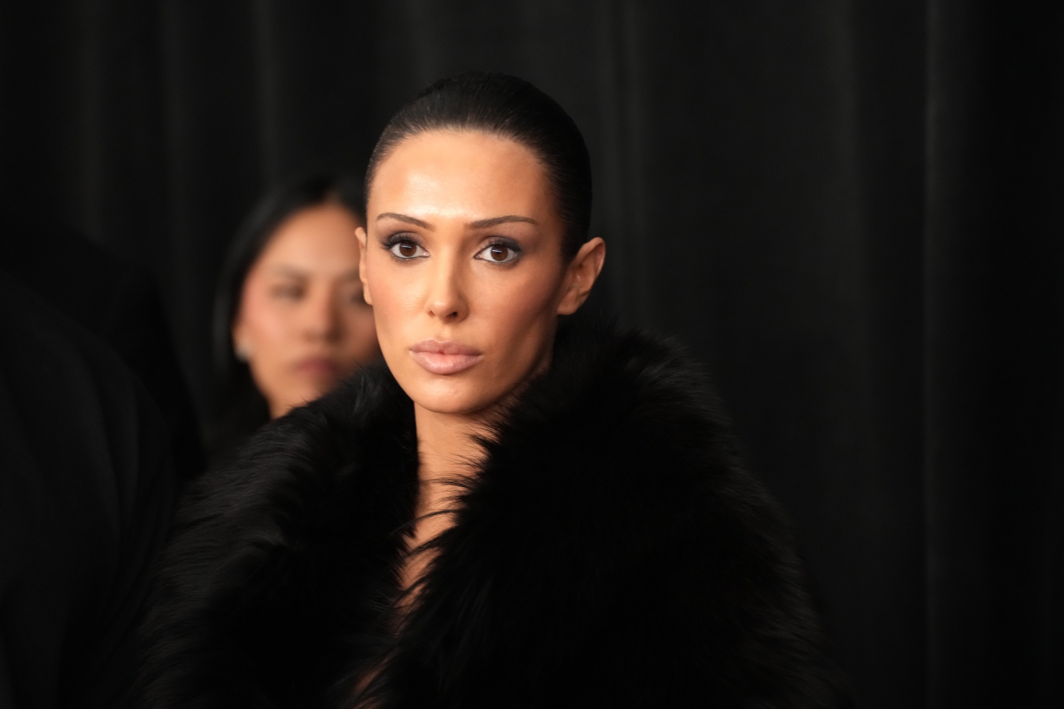 Bianca Censori reflete sobre nudez e toma decisão sobre exposição pública