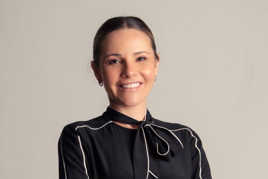 A médica Bruna Bravo explica a ordem correta de aplicação dos produtos