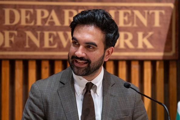 Primeiro prefeito muçulmano de NY, Mamdani anuncia pacote para combater antissemitismo