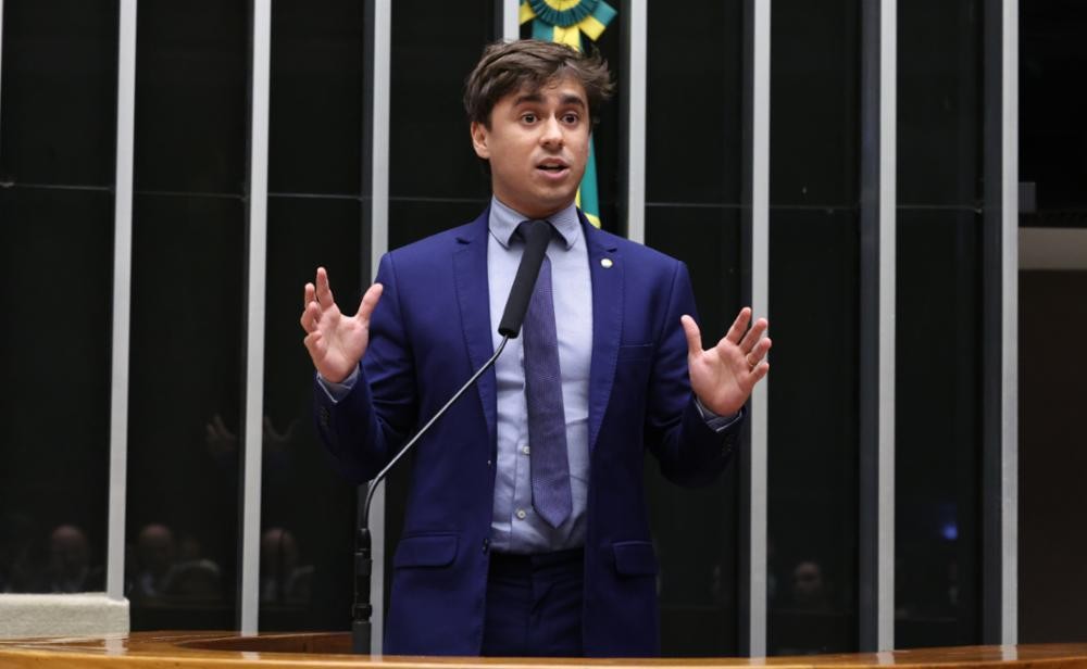 Ministra do TSE diz que Nikolas distorceu fala de Lula sobre ‘toque’ em mulheres e manda remover vídeo