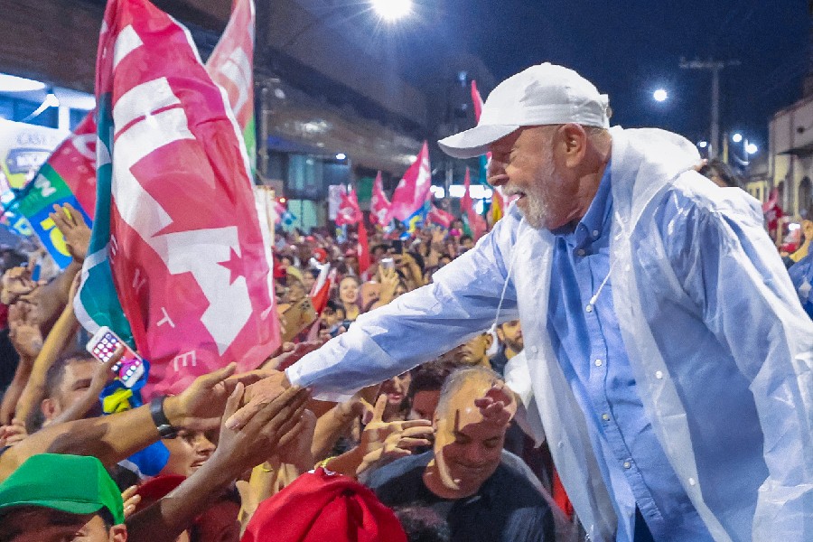 Na reta final do primeiro turno, Lula convoca comício a duas quadras de onde Bolsonaro foi esfaqueado