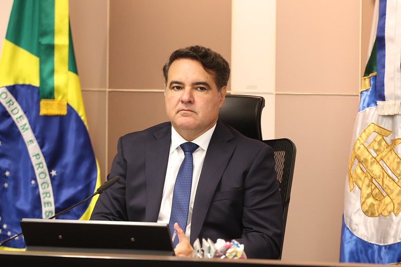 Todos querem o STF, menos ele