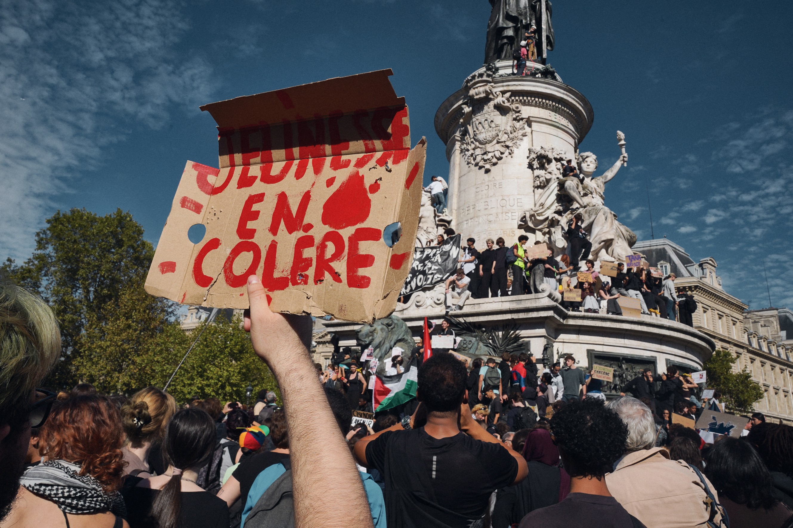 Trump diz que protestos na França estão ligados à imigração em massa e ao islamismo
