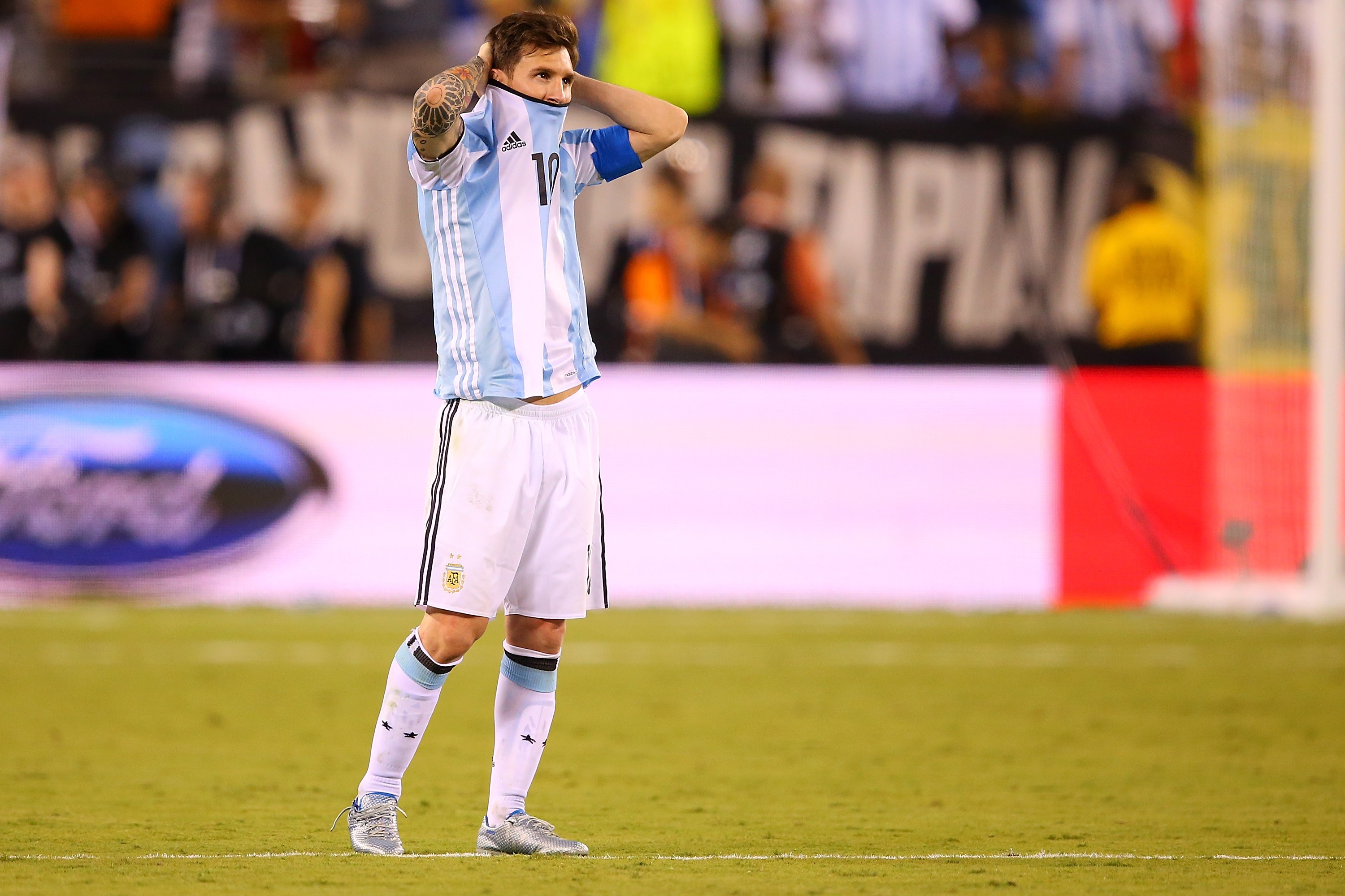 Messi já se aposentou antes? A ‘despedida’ do jogador há 10 anos quando isolou pênalti