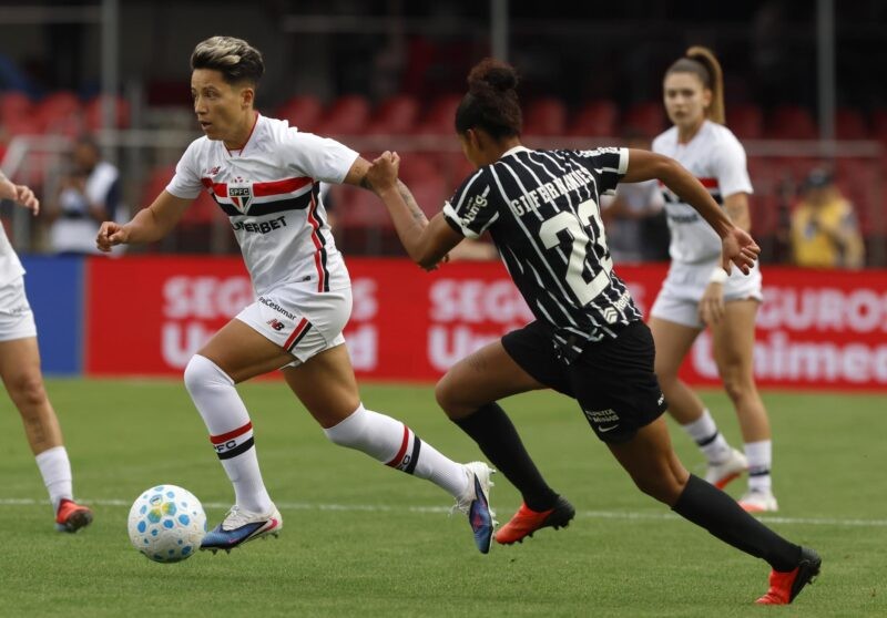 Autora de gol do São Paulo, Bia Menezes celebra título: ‘Torcida merece’