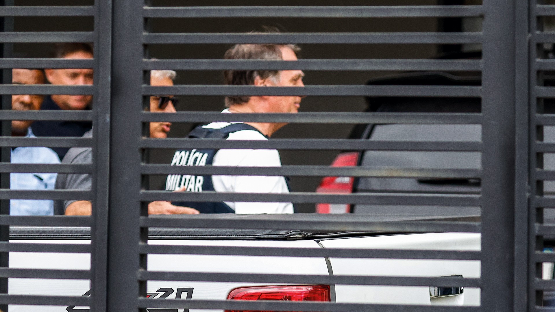 Condenado e preso, Jair Bolsonaro confirmou o poder do sobrenome nas eleições