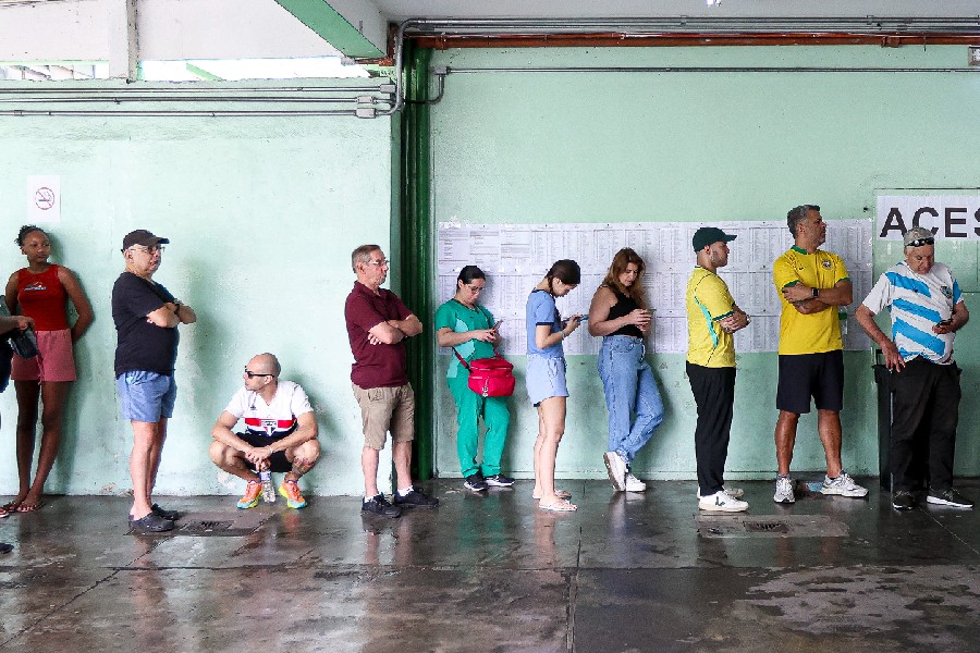 Observadores eleitorais relatam filas em 80% dos locais de votação neste domingo