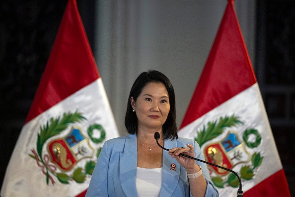 Keiko anuncia proibição a cabelos tingidos e maquiagem nas escolas públicas do Peru