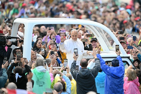 Papa Leão XIV realiza primeira audiência no Vaticano após cirurgia para retirar câncer